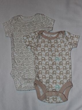 Neutral Elephant Baby Bodysuit Set